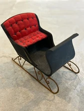 Hudson Pewter Villagers #4304 Black Sleigh (Red Seat And Gold Runners).