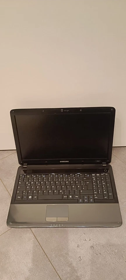 Portátil Notebook Samsung NP-r540 - Core i3 - Disco duro de 1 TB - Windows 10 - Imagen 2 de 4