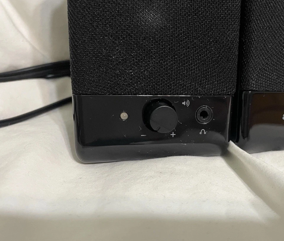 Amazon Basics USB-Powered Computer Speakers - Image 2 of 4