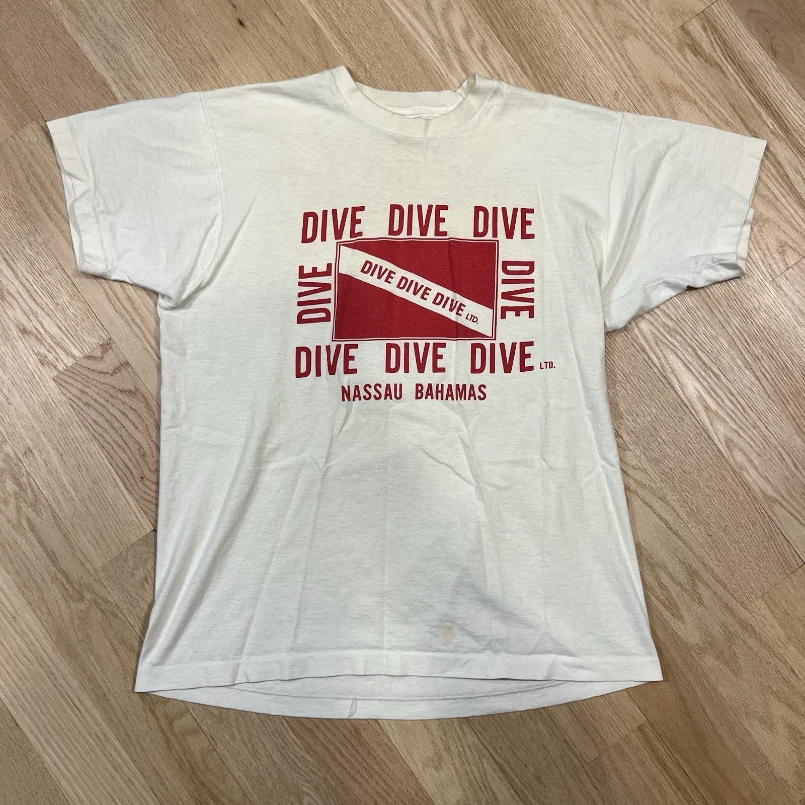 Vintage 90s Dive Dive Dive Nassau Bahamas T Shirt Men's XL Fruit of the Loom USA
