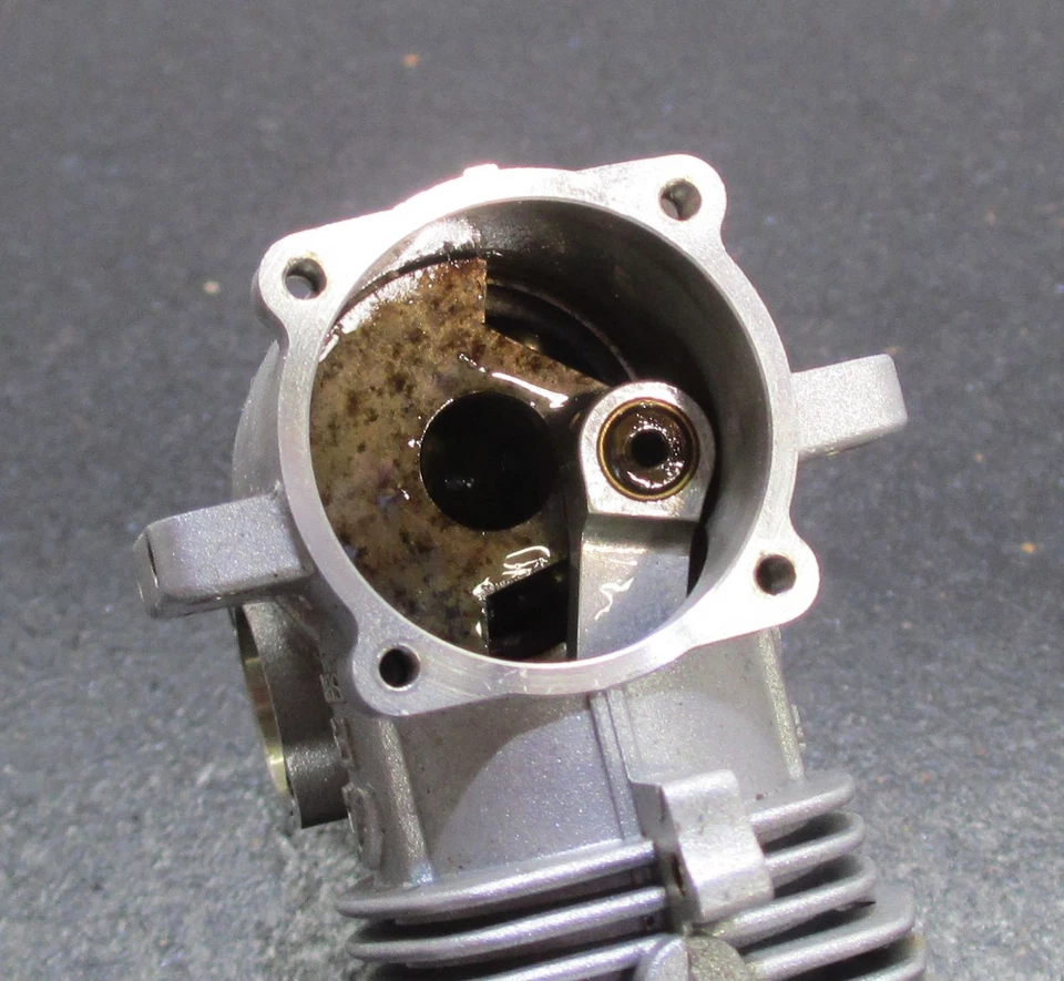 O.S. FS-30S 4.89cc 4-stroke glow engine for R/C airplane with muffler, used f/s - Image 4 of 4