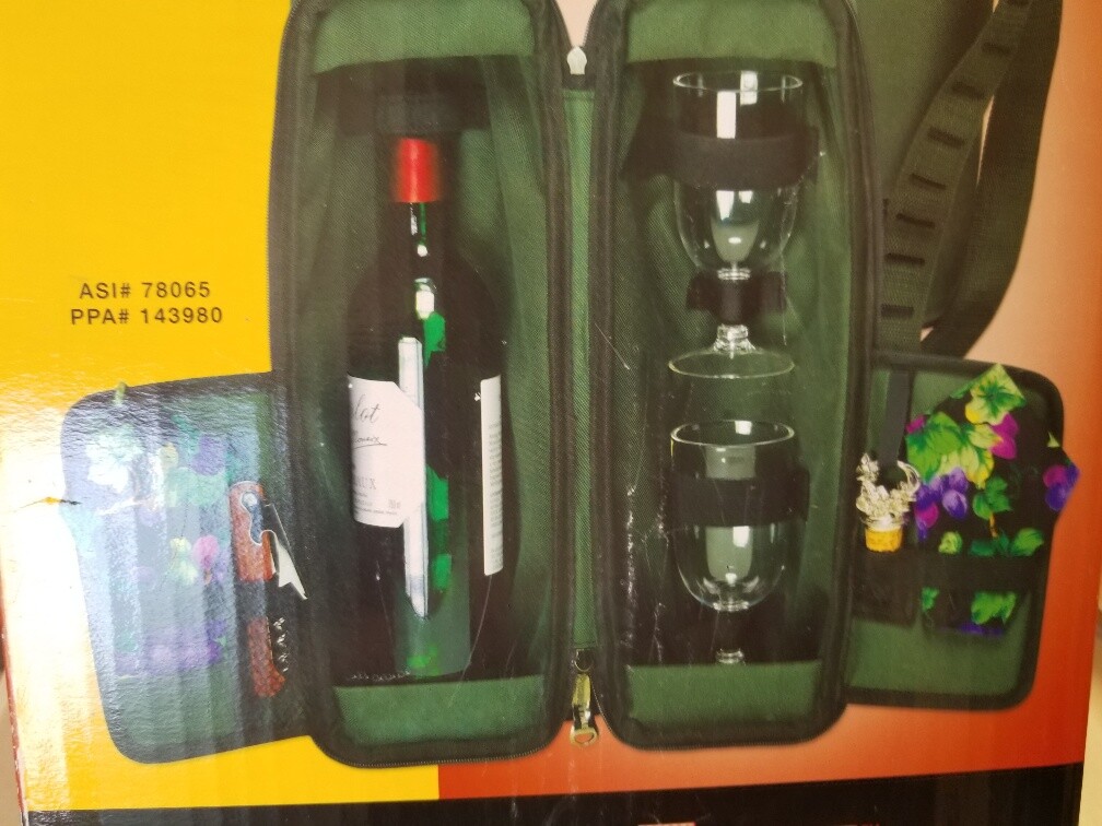NIB Picnic Time Estate Wine Bag, Glasses, Napkins, Cork Stopper, Opener