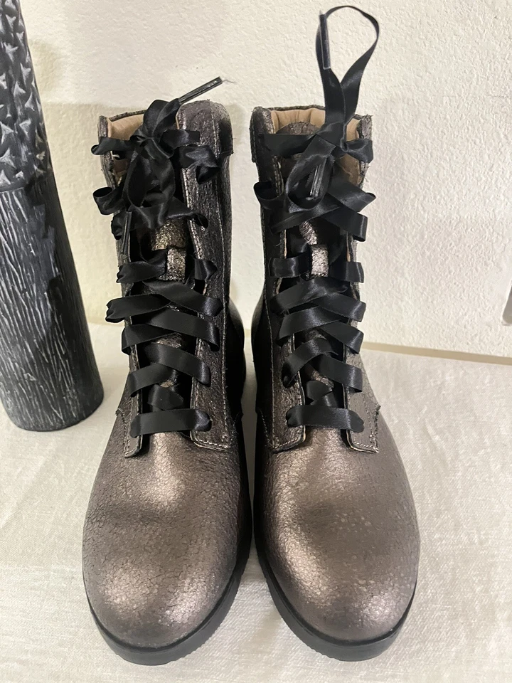 Botas de Combate Tsubo Emilee Metallic Crackle Bronce Talla 5 Foto 3 de 4