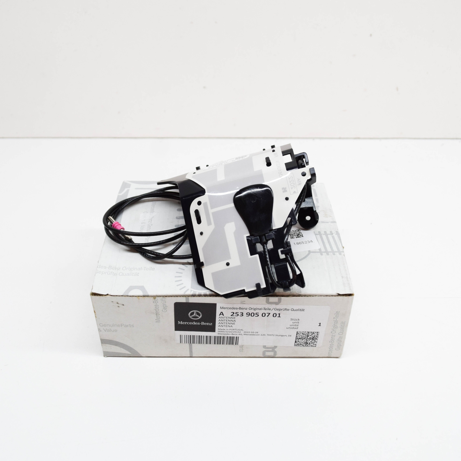 MB GLC C253 Front Right Mirror Telephone Antenna LHD A2539050701 