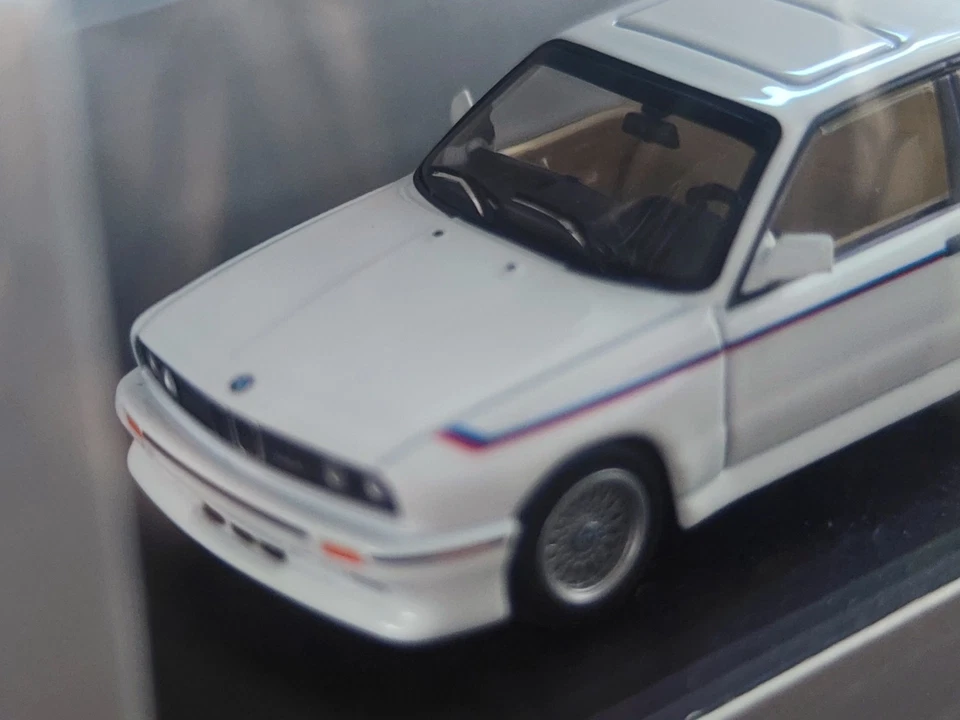 BMW M3 E30 DIECAST 1/64 PREMIUM ALMOST REAL - Imagen 2 de 4