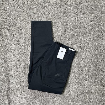 Nike Sportswear Tech Essentials Woven Unlined Cargo Pants Men s Size 30 Black