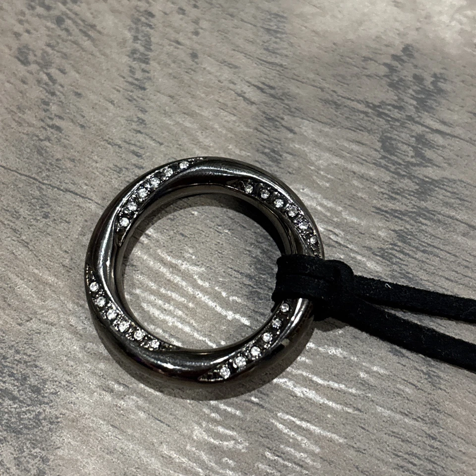 Collar Colgante Círculo Hematita "Infinito" LIA SOPHIA con Estrás Transparente Foto 3 de 4