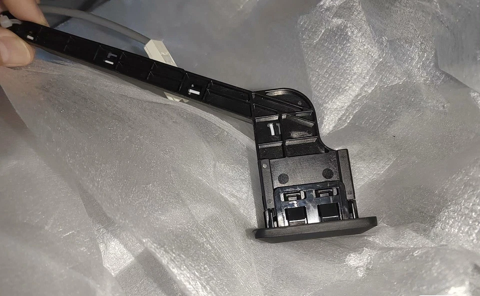  Interruptor de puerta trasera automático Toyota OEM 84966-42020 para RAV4 Foto 3 de 4