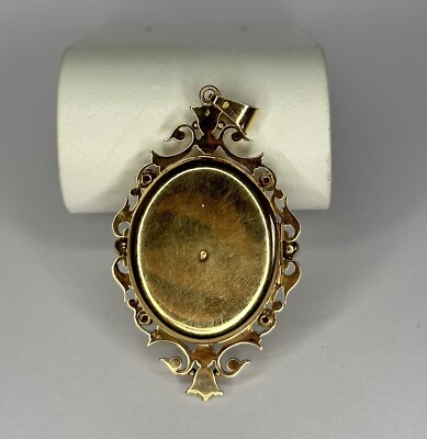 MÉDAILLE VIERGE FILLE OR 18 carats. Poids 2,80 gr. 25 x 14 mm, plus 6 mm