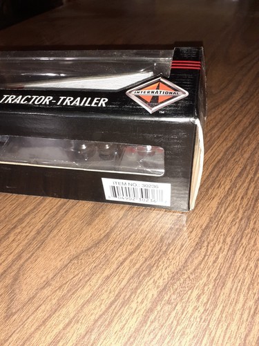 DCP 30236 Home Interiors International 9100i Van Trailer 1/64 - Picture 5 of 7