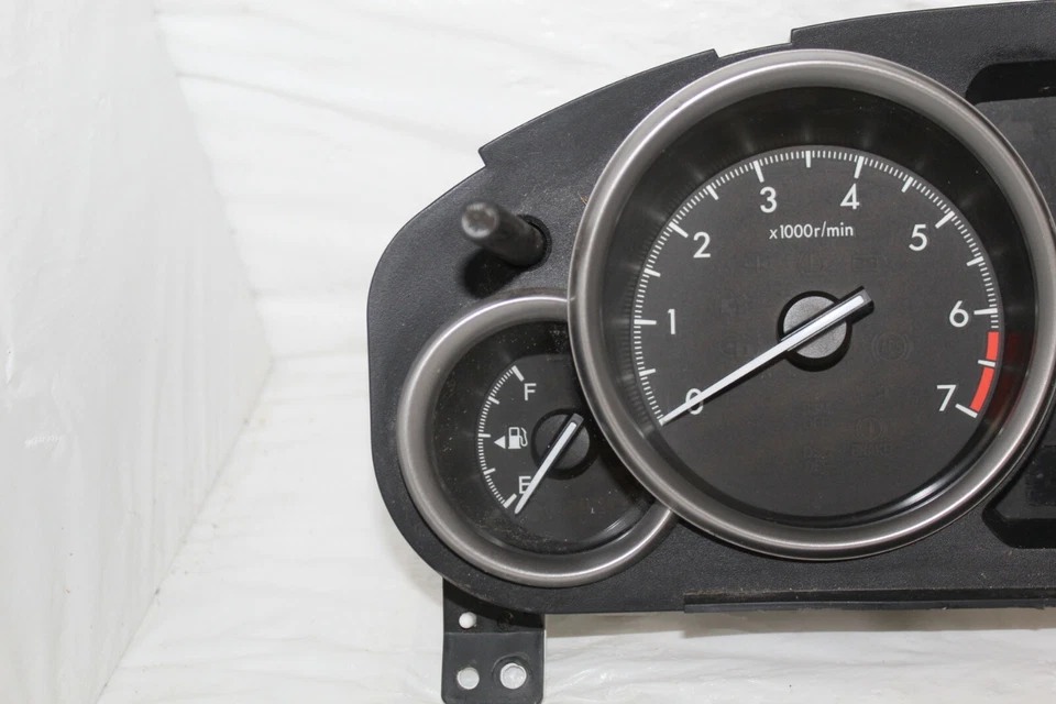 Cuadro de instrumentos velocímetro Mazda 2010 6 indicadores de panel de instrumentos 33.837 millas Foto 3 de 4