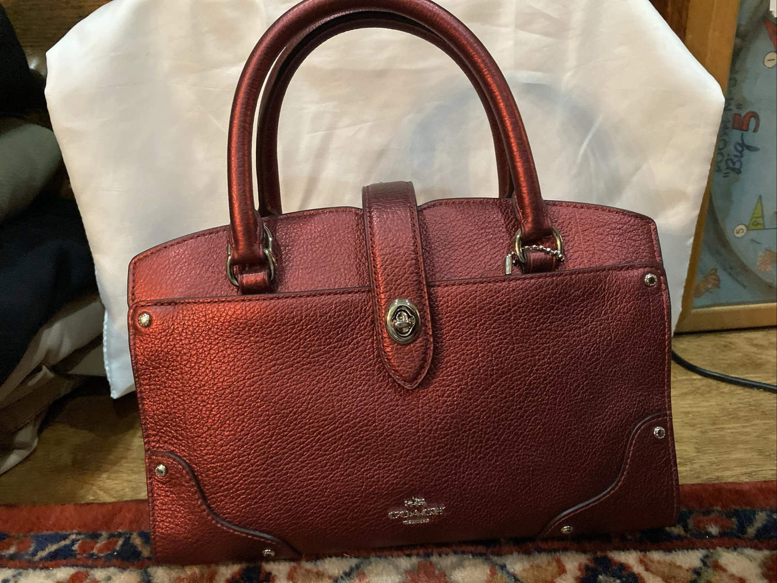 Borsa a tracolla Coach Mercer 24 nuova in pelle rosso metallizzato $295