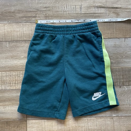Nike Boys 2 Piece Outfit Set Size 7 Green Tee Green Shorts Logo Athletic - Imagen 6 de 11