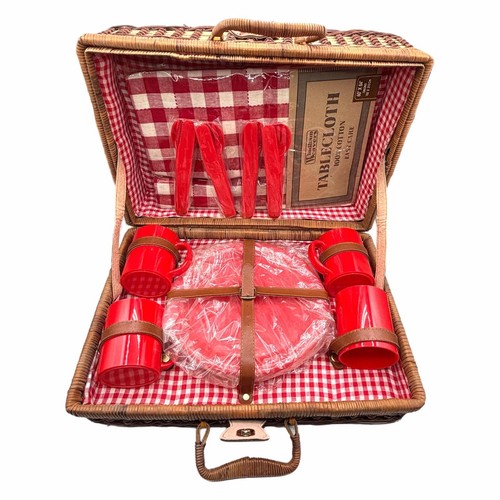 Vintage Windham Weavers 20-Piece Picnic Basket Set