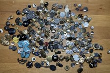 Konvolut 280 Schmuck-Knöpfe hochwertige Optik Metall Kunststoff Gold Silber