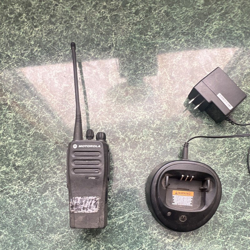 Motorola CP200d Two-Way Radio w/ Battery & Drop-In Charger Base AC Adapter