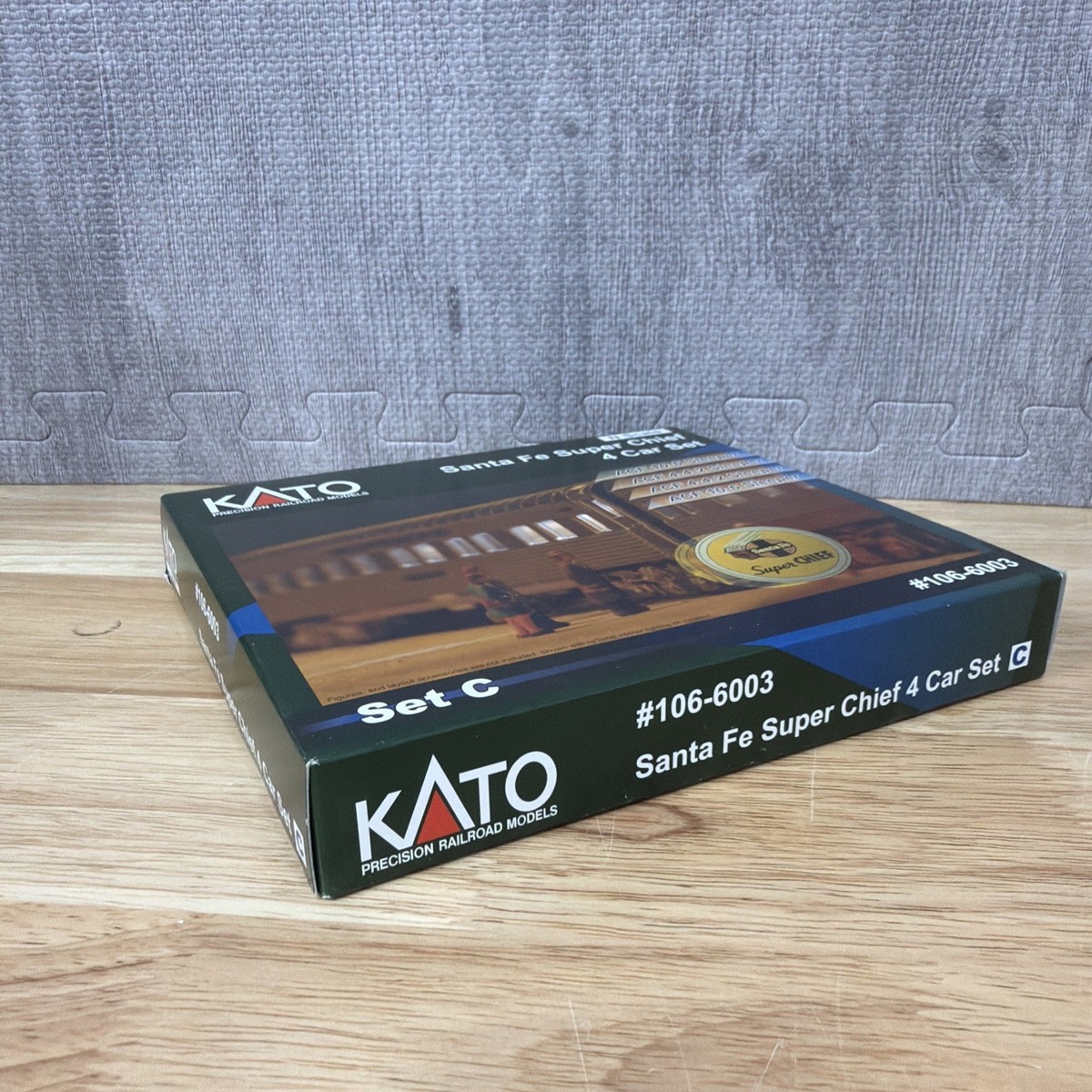 KATO 2020 N Scale Santa FE Super Chief Sleeper 4 Car Set C 1066003