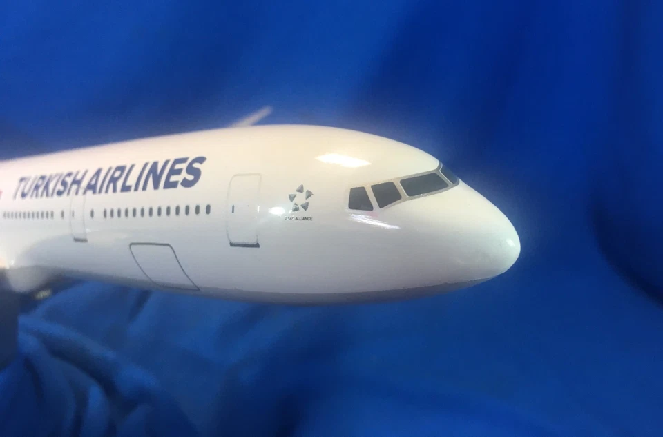 Aereo di linea - Boeing B777-300 ER - Model Scale 1:157 TCJJA - Immagine 2 di 4