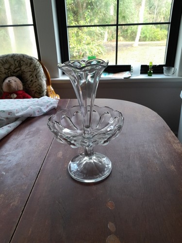 Vintage Clear Glass Epergne Vase Centerpiece, 9", Scalloped - Picture 4 of 5