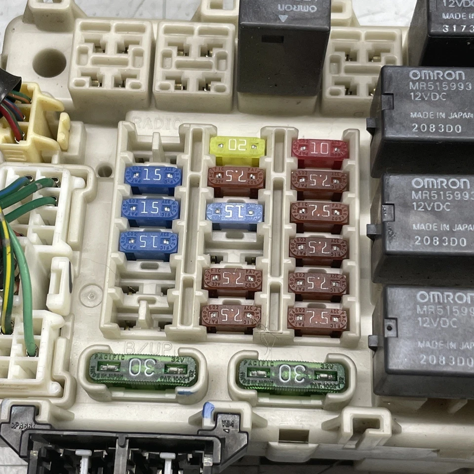2000 2005 Mitsubishi Eclipse Interior Fuse Box Relay Junction Block Assembly - Image 4 of 4