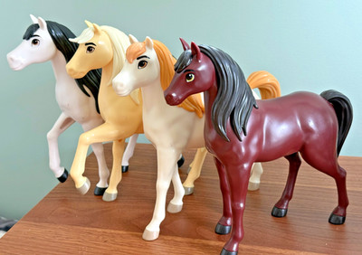 Lot Of 4 2020 Dreamworks Spirit Horses Untamed Herd Riding Free Chica Linda