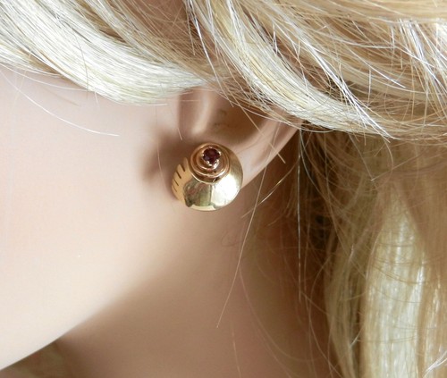 CASUAL solid 10K YELLOW GOLD GARNET STUD EARRINGS - Picture 8 of 11