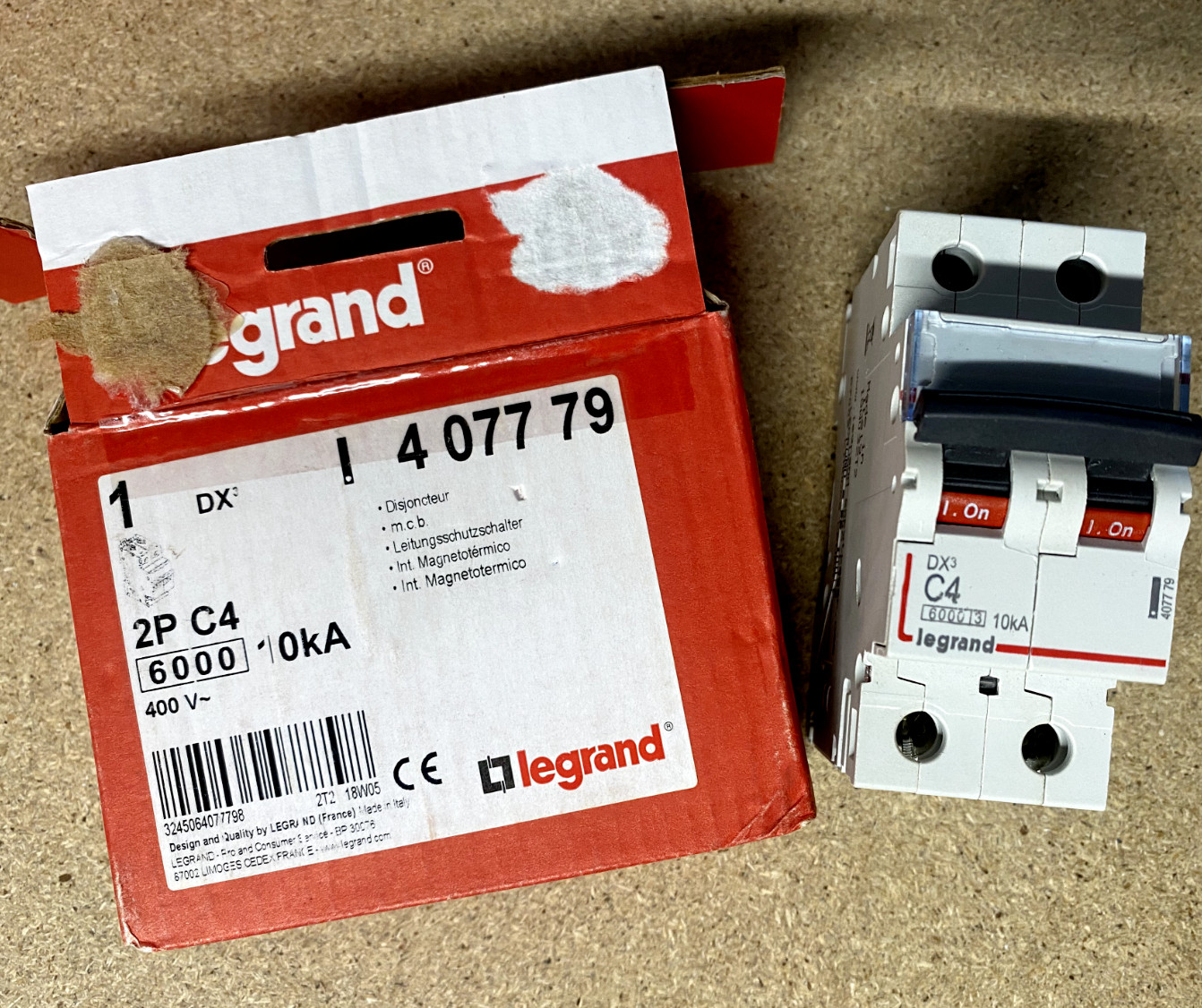 Disjoncteur Legrand DX3 6000 10kA 2P 4A Courbe C pour Tableau