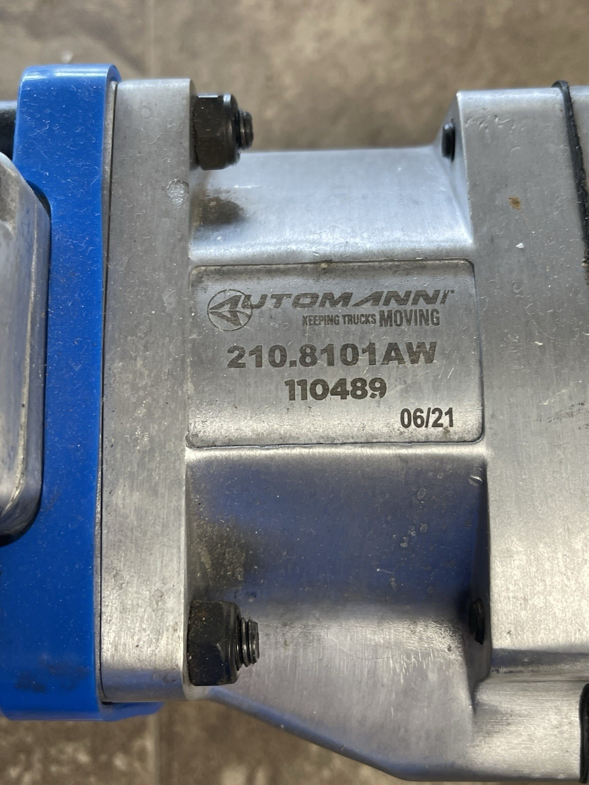 AUTOMANN AIR IMPACT WRENCH 1" DRIVE - 9" ANVIL WITH 33MM SOCKET