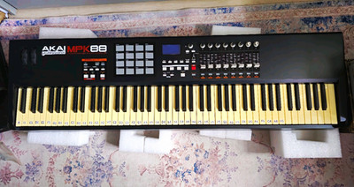 Akai Professional MPK88 Keyboard