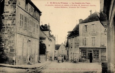 Ak St. Bris le Vineux Yonne, Le Centre du Pays, Maison Bienvenu Martin - 5012046