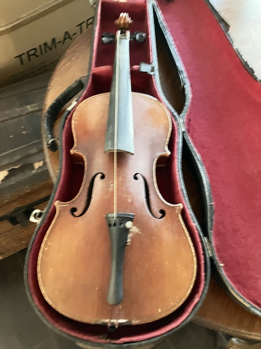 Antique Violin: 