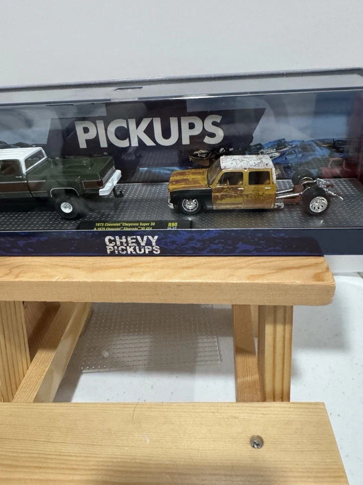 M2 Machines Auto-Haulers Release 90 (36000-90)Chevy pick Up trucks - Image 3 of 4