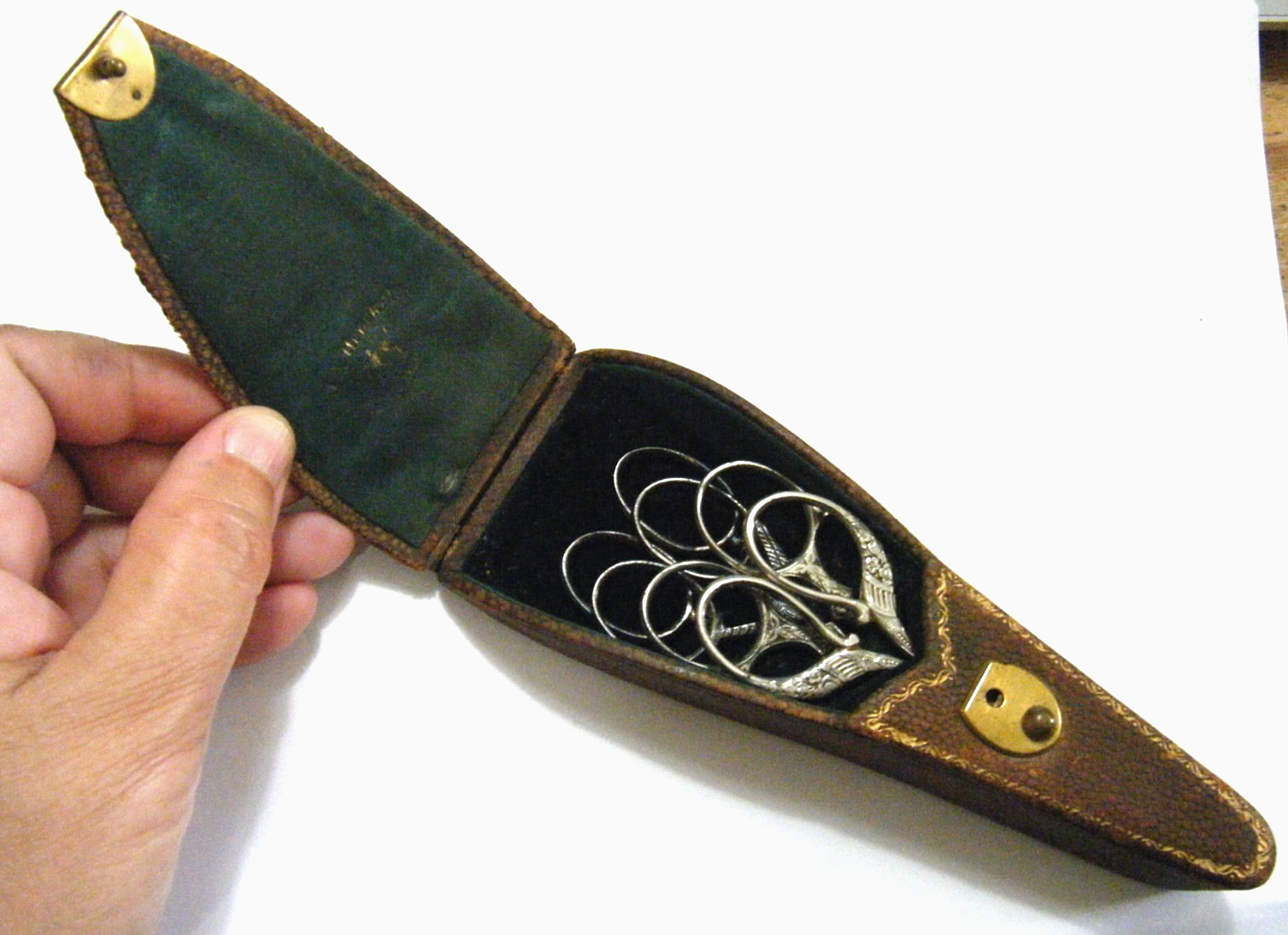 Victorian Leather Case & 4 Embroidery Needlepoint Scissors J.A Henckels Germany