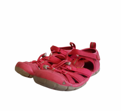 Keens clearwater cnx Girls Size 13 Waterproof Sandals Hot Pink