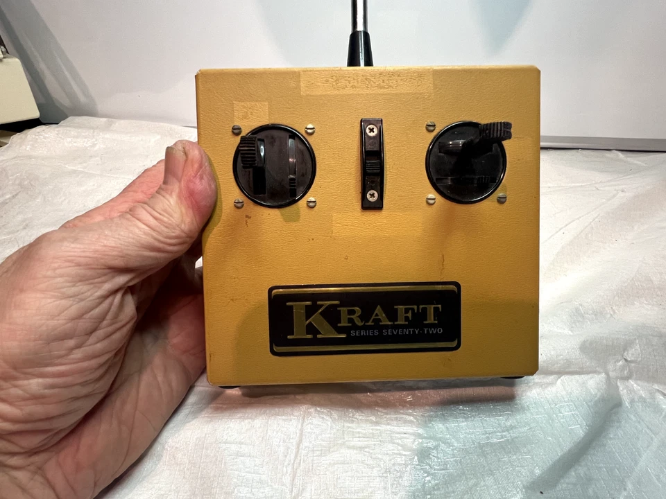 RARE 1972 KRAFT KP-2B 2 CHANNEL AM WIDE BAND TRANSMITTER ON 72.960MHZ WIDE BAND - Image 4 of 4