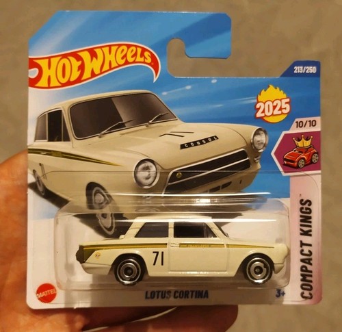 Hot Wheels Lotus Cortina Case L 2025 1:64