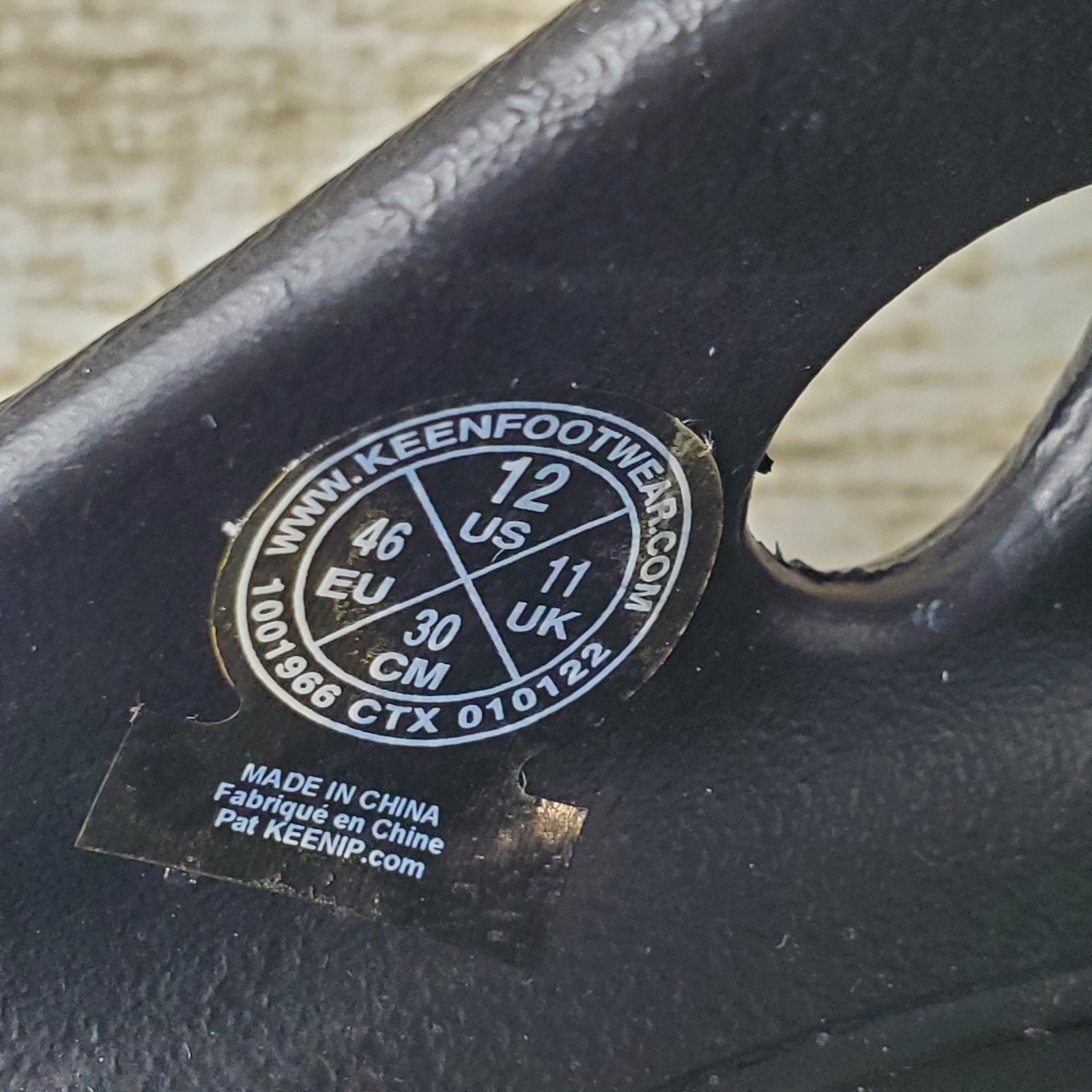 Sandalo uomo Keen Yogui taglia 12 comodo casual nero gomma punta tonda scarpe slip on