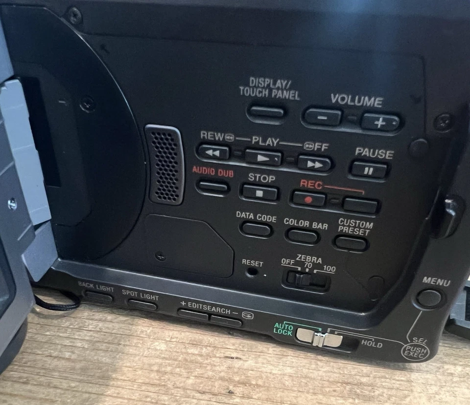 SONY HANDYCAM DCR-TRV950 MINI DV CAMCORDER W/NIGHTSHOT AC+BATT TESTED WORKS - Image 3 of 4