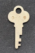 Original AMCO Advance Machine Company D-19 Gumball or Peanut Machine Padlock Key