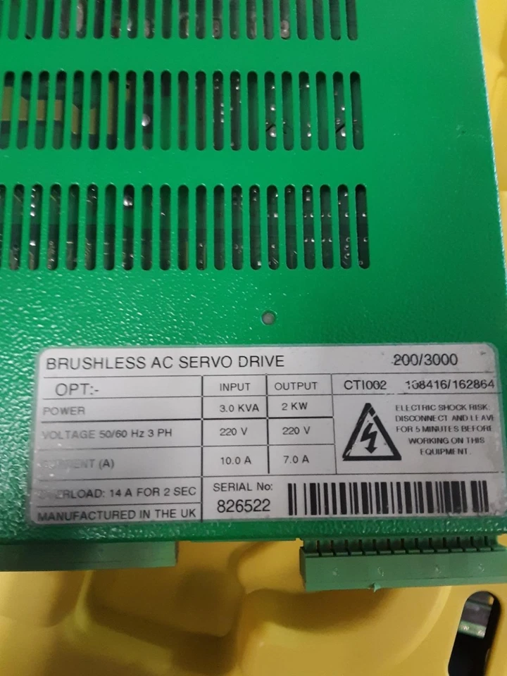 Servoaccionamiento de CA sin escobillas Control Techniques MAXAX 200 200 200/3000 10A 220V 3KVA Foto 2 de 4