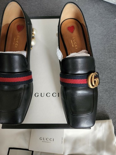 Womens Gucci Black Leather Peyton GG 