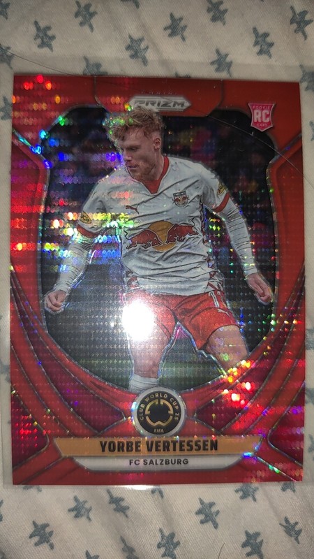 2025 Panini Club World Cup Yorbe Vertessen #171 FC Salzburg Red Pulsar /299 NM