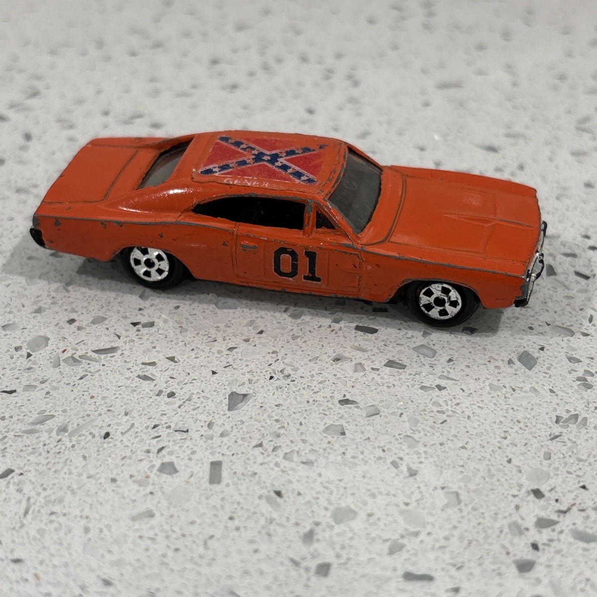 Vintage 1981 ERTL DUKES OF HAZZARD General Lee Car Die-cast 1/64