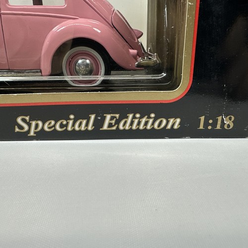 Maisto Diecast 1:18 - Special Edition - 1951 Volkswagen Beetle - Pink - Picture 4 of 9