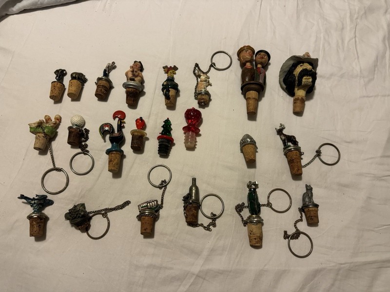 22 Pieces Vintage Wine Cork Bottle Stoppers Mixed Collections￼