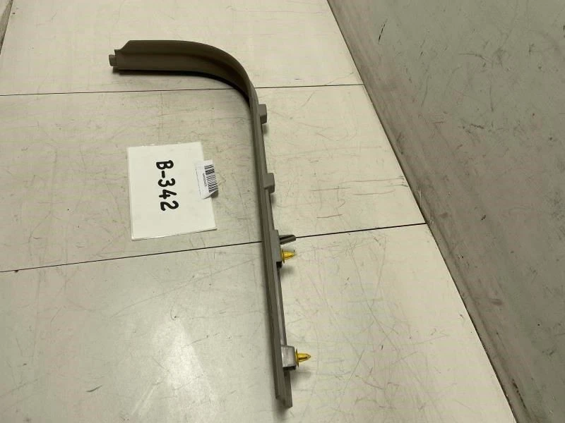 Volvo V50 T5 2005 placa de umbral de puerta del pasajero delantero derecho OEM+  Foto 3 de 4