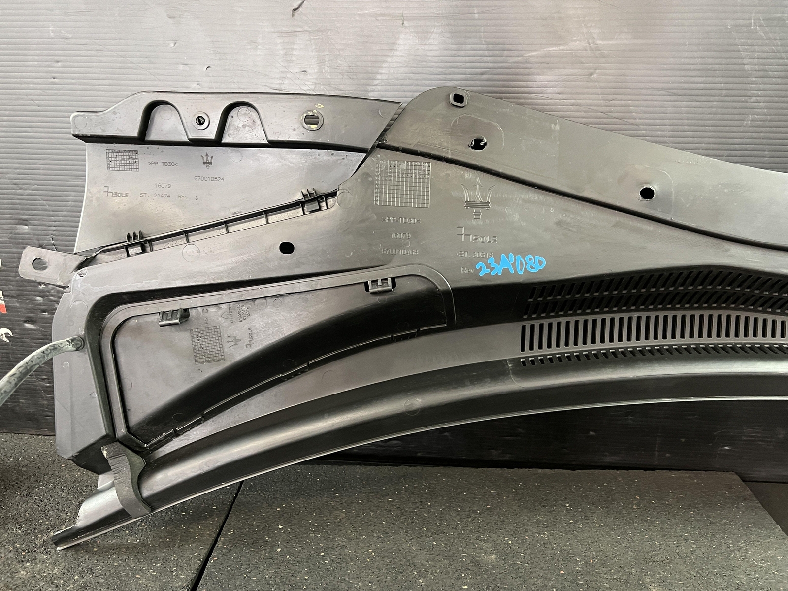 14-17 MASERATI GHIBLI COWL VENT WINDSHIELD WIPER SCREEN TRIM PANEL COVER MOLDING
