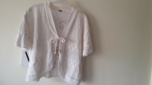 NEU DESIGN CREMEFARBEN GEHÄKELT BAUMWOLLE/LYCRA KURZÄRMELIG BOLERO OBERTEIL L/XL 52" B 20-24