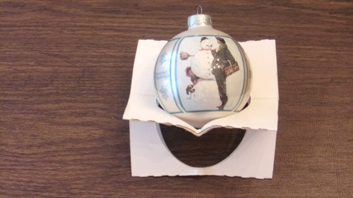 Vintage Schmid Norman Rockwell Christmas 1979 Snow Sculpture Round Ball Ornament - Picture 7 of 10