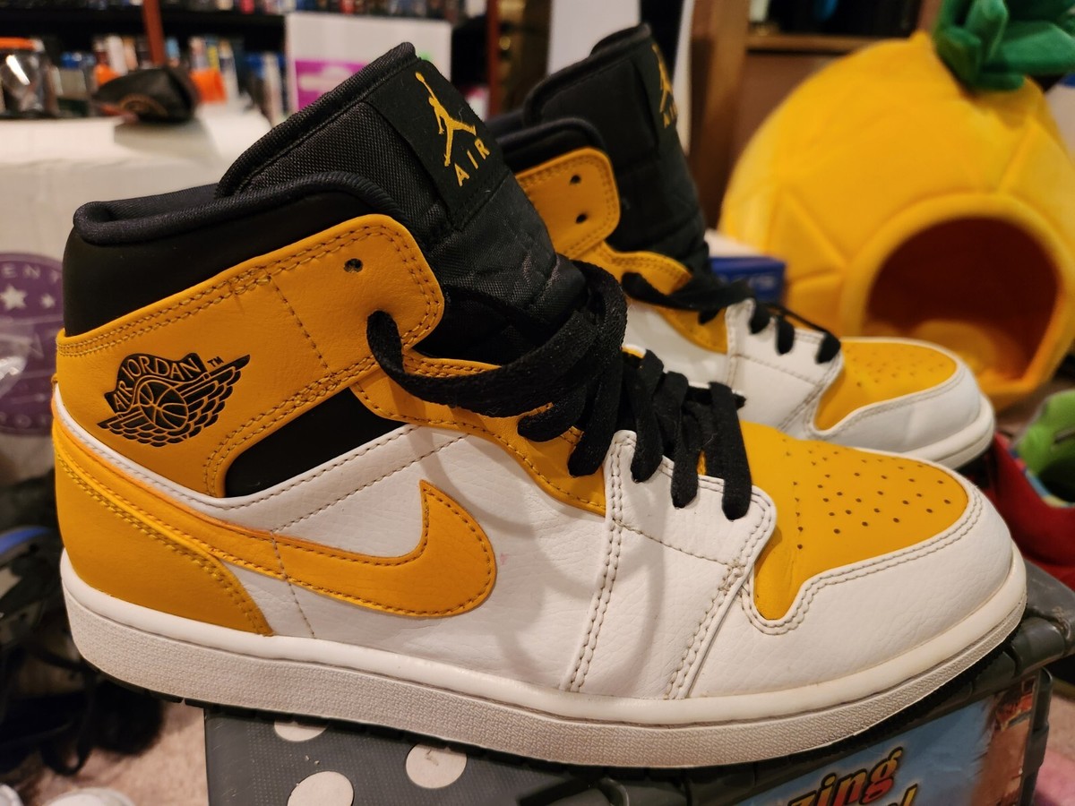 Sneakers University Gold Jordan High Air Jordan III Retro SE